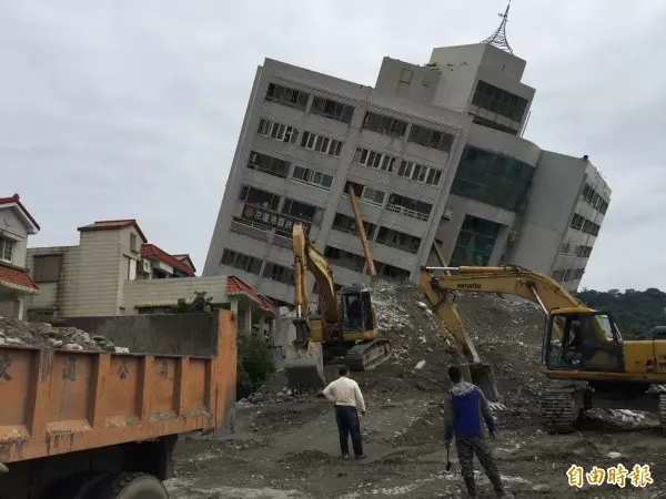 花蓮雲門翠堤地震樓塌14死 建商等3人被起訴