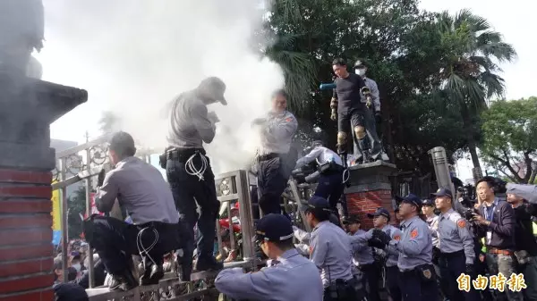 年改讓李家同嘆晚景淒涼 作家酸:年輕人都在吃土