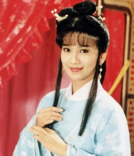趙雅芝兒子和林青霞女兒近照對比,差距好大,輸慘了!