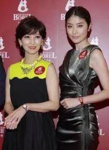 趙雅芝兒子和林青霞女兒近照對比,差距好大,輸慘了!