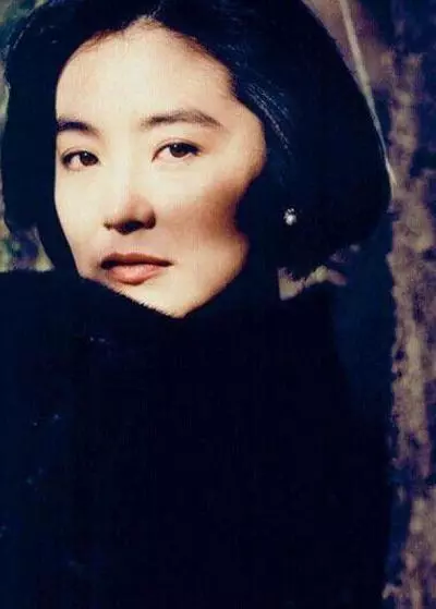 趙雅芝兒子和林青霞女兒近照對比,差距好大,輸慘了!