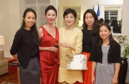 趙雅芝兒子和林青霞女兒近照對比,差距好大,輸慘了!