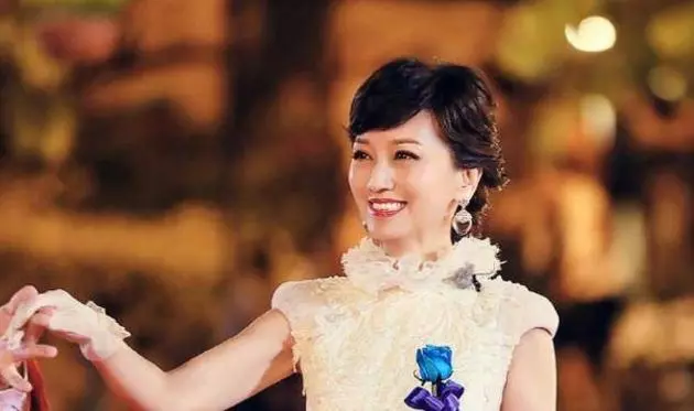 趙雅芝兒子和林青霞女兒近照對比,差距好大,輸慘了!