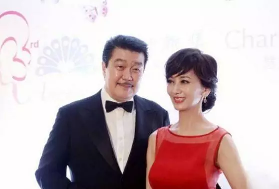 趙雅芝兒子和林青霞女兒近照對比,差距好大,輸慘了!