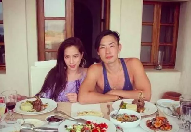 吳建豪連寄2封離婚書,相戀12年曾隔空對罵,富商妻子同意離婚