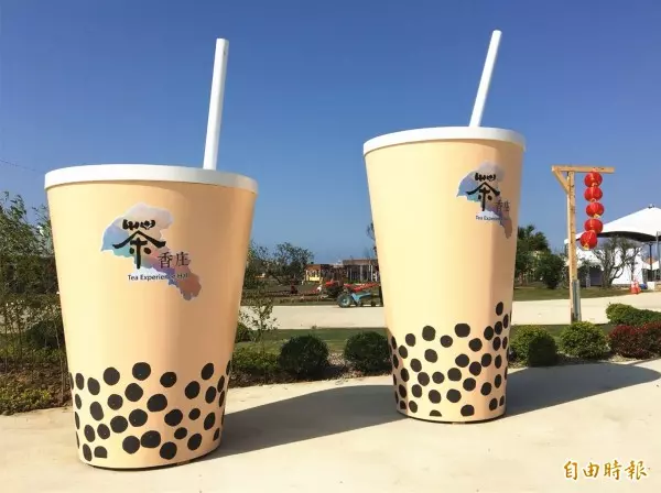 珍奶不可以用吸管喝?環保署嘆連總統都誤解