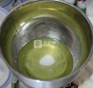 3分鐘教你做「蜂蜜蛋糕」,下午茶自己做,小孩吵著吃不夠!
