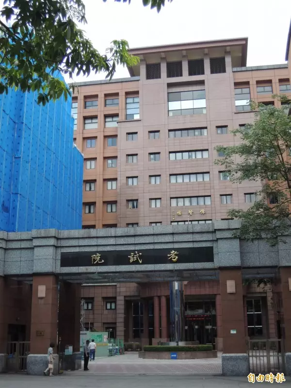 軍改納離婚配偶年金請求權 朝野無共識