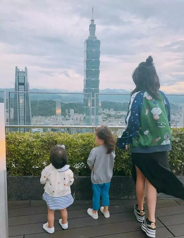 修杰楷親自為賈靜雯大女兒慶生,前夫孫志浩卻毫無表示!