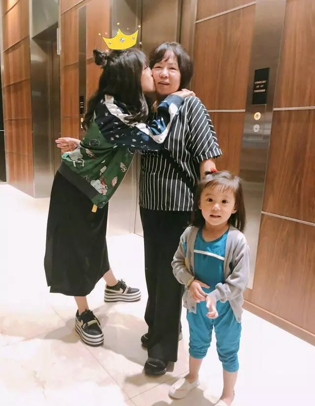 修杰楷親自為賈靜雯大女兒慶生,前夫孫志浩卻毫無表示!