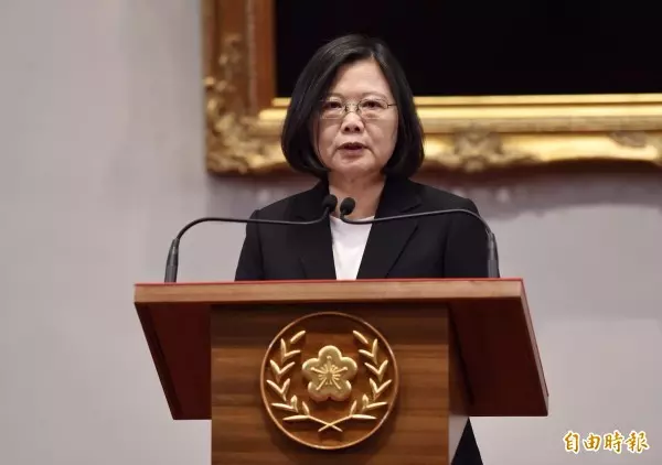 曾承諾年改任內完成 小英暗酸馬英九…