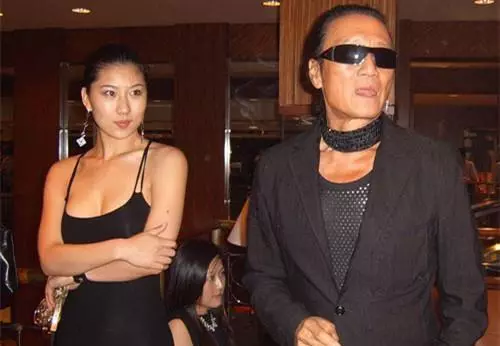 最臭名昭著的6對老夫少妻,最後兩對網友惡心的隔夜飯都吐出來了!