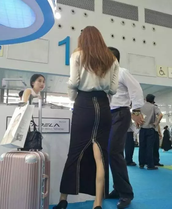 小姨子注意一下你的隱私,別人都看見了