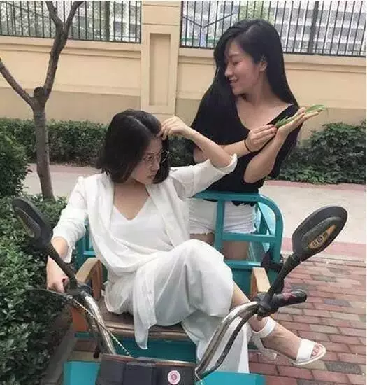 小姨子注意一下你的隱私,別人都看見了