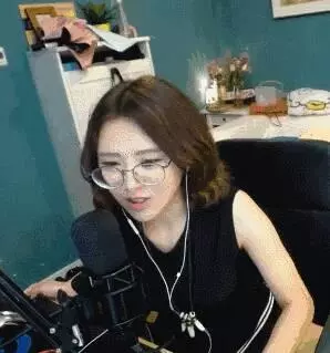 小姨子注意一下你的隱私,別人都看見了