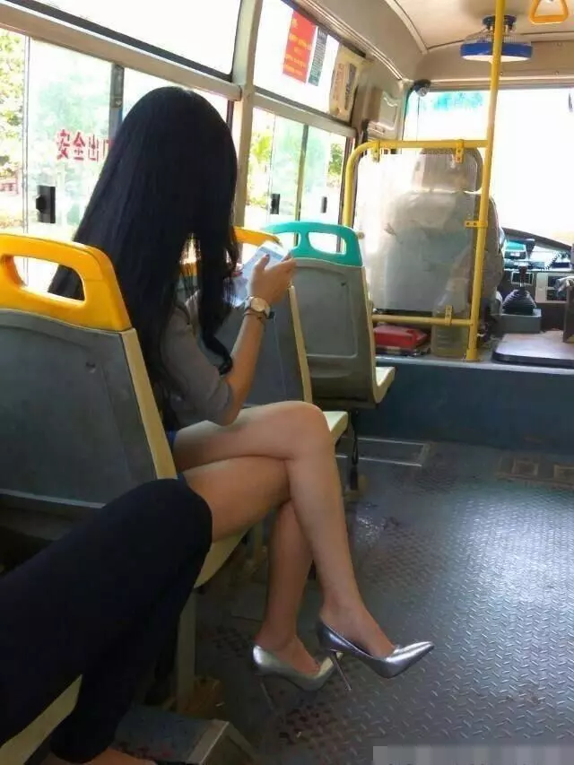 小姨子注意一下你的隱私,別人都看見了