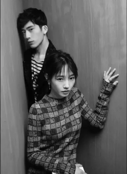 娛樂Ent楊冪暖抱歐陽娜娜,零修圖「逆天神腿」超吸睛!