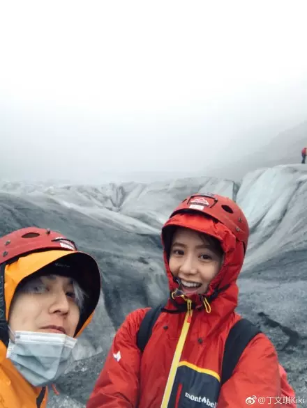 9個月孕肚現形!丁文琪出遊「鏡面反射」曝近況!