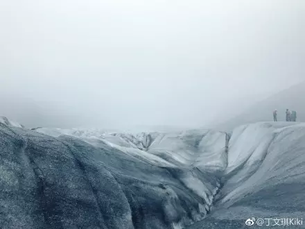 9個月孕肚現形!丁文琪出遊「鏡面反射」曝近況!