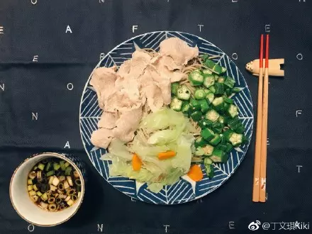 9個月孕肚現形!丁文琪出遊「鏡面反射」曝近況!