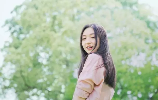 送婆婆禮品被她轉送小姑子，兒子偷偷說話後，我哽咽又給婆婆5千