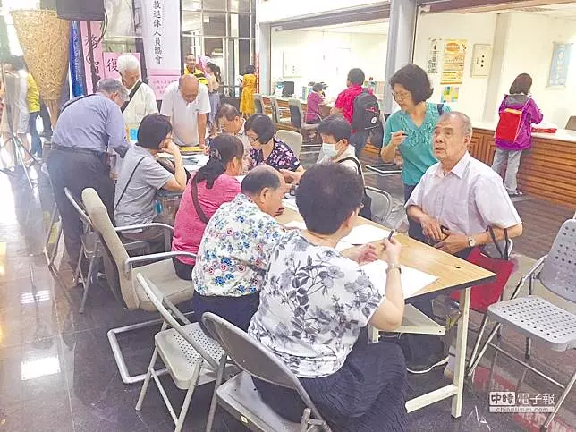 退休軍官怨「後悔當了一輩子兵」