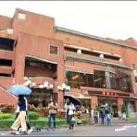 阿土伯再拱郭董選總統 郭董不回應