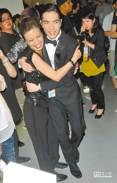認愛大13歲經紀人 蕭敬騰:我很喜歡她