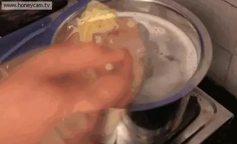 煮麵條應該要在「沸水」還是「冷水」時下鍋?95%的人都答錯!原來麵條好吃的關鍵在於....