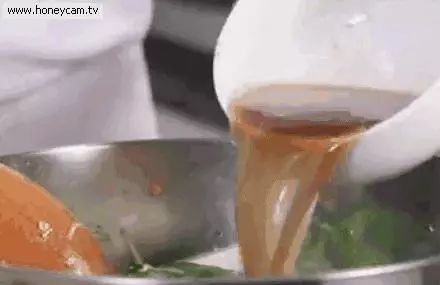 煮麵條應該要在「沸水」還是「冷水」時下鍋?95%的人都答錯!原來麵條好吃的關鍵在於....