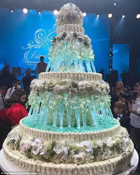 炫富極致!俄羅斯18歲地產千金辦千萬婚禮 婚紗140萬食物299萬