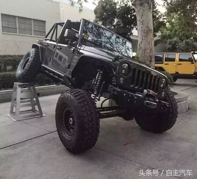 有錢就是不一樣,來看看土豪爆改牧馬人,這還是車嗎?