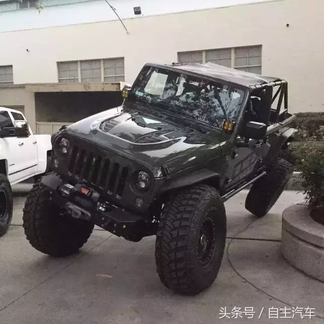 有錢就是不一樣,來看看土豪爆改牧馬人,這還是車嗎?