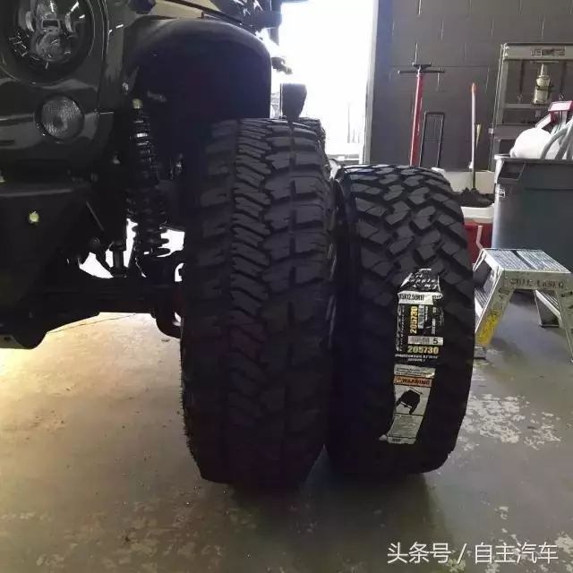 有錢就是不一樣,來看看土豪爆改牧馬人,這還是車嗎?