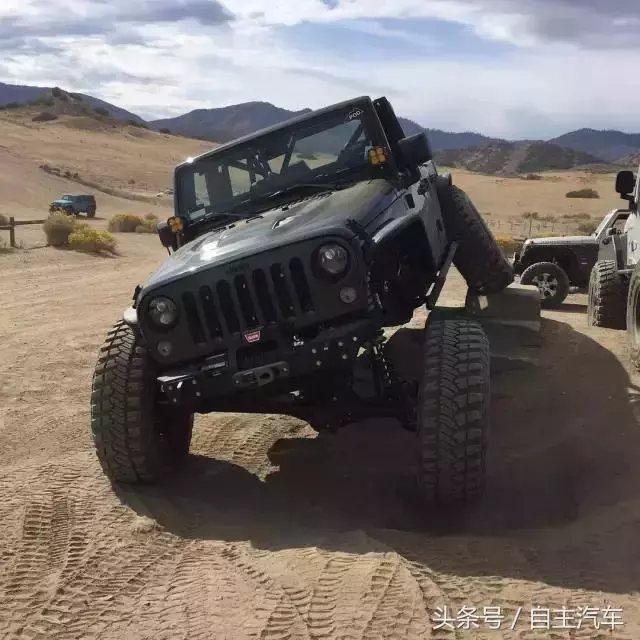 有錢就是不一樣,來看看土豪爆改牧馬人,這還是車嗎?
