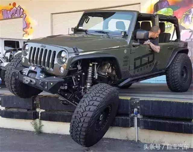 有錢就是不一樣,來看看土豪爆改牧馬人,這還是車嗎?