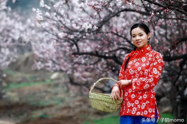 妻子去世不久我再婚,結婚典禮接到她寄的賀禮,打開我泣不成聲