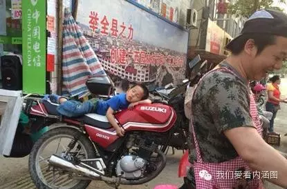 19張圖真的讓我笑到跪了!難怪妹子玩過山車喊得特別厲害!原來是… 看到第一張就笑到我肚子痛了!