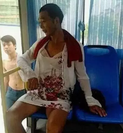 19張圖真的讓我笑到跪了!難怪妹子玩過山車喊得特別厲害!原來是… 看到第一張就笑到我肚子痛了!