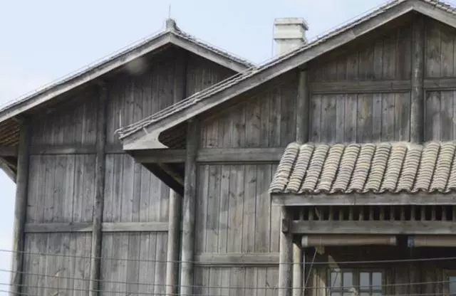 婚後我把養母接到家裡養老,她去世把房子留給親兒子,我不禁笑了