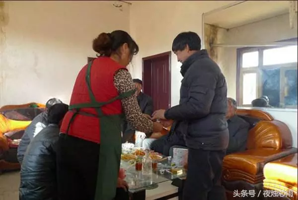 女兒二十萬彩禮風光大嫁全村羨慕,去她家3天後,我悔不當初