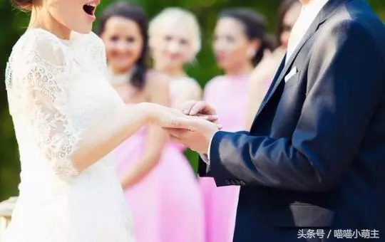 我坐月子,媽來伺候了我十天,臨走時提出個要求,我如墜冰窖