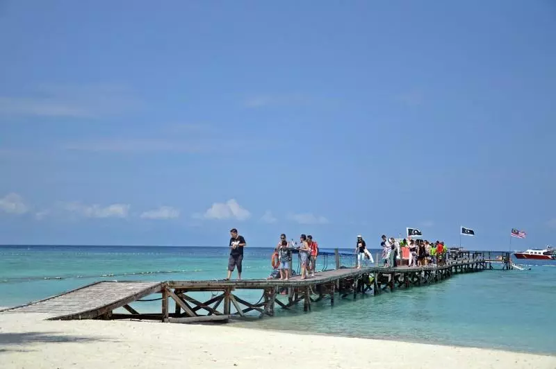 登州沙灘海島 , 伊黨政府不阻 比基尼出沒 ! 因穿著比基尼泳裝是非穆斯林的權利 !
