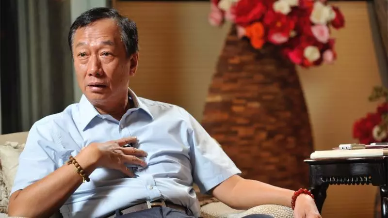 鴻海工程師大聲嗆郭台銘:「為什麼爆肝是我,首富卻是你?」沒想到郭董3句話就讓他羞愧了臉!