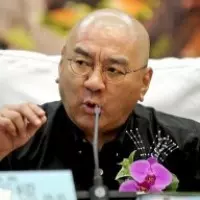 菜園被壓壞 陽明山住家窗外驚見2條大蛇