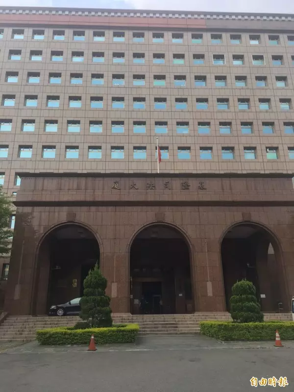 妳累了嗎?要柴油卻加成95無鉛 加油站員 工判賠10萬
