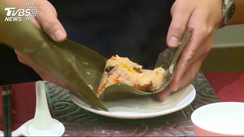 囧爆!連吃4天粽便秘腹痛 醫傻眼挖出4公 斤便便