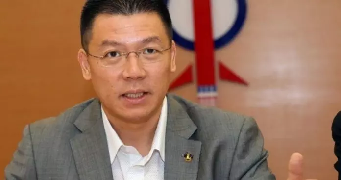 首相敦馬拒絕倪可敏入閣,不獲部長或副部長職 ,因為倪可敏曾經發表種族主義言論。