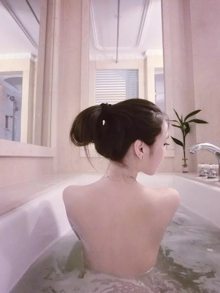 【大馬90後美女雙胞胎!】兩姐妹都『樣靚身材正』隨便一笑就讓人神魂顛倒!線民大呼:媽媽很會生!