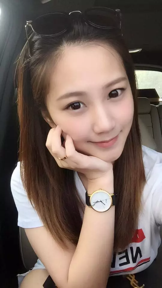 【大馬90後美女雙胞胎!】兩姐妹都『樣靚身材正』隨便一笑就讓人神魂顛倒!線民大呼:媽媽很會生!